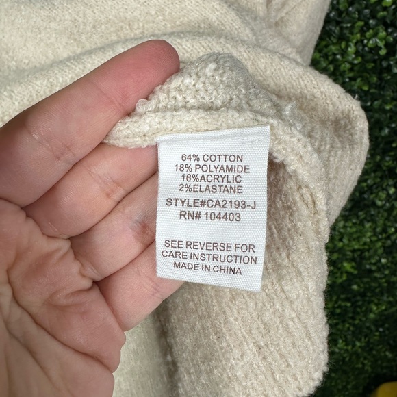 Nwt  cozy Women's Cream button down long sleeve cardigan - Picture 9 of 11